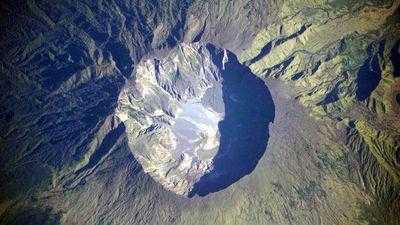 L'Eruzione del Tambora: Il Vulcano che Congelò il Mondo