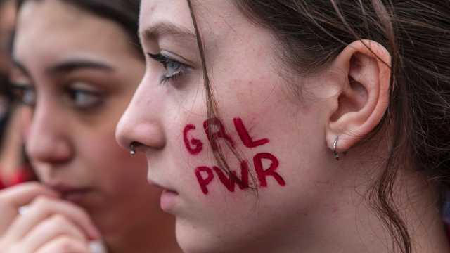 Perché le Donne Tacciono sui Soldi?