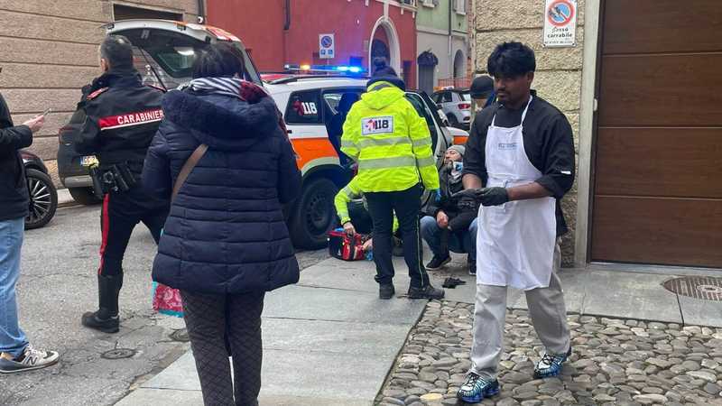 Prete Accoltellato alla Gola: Terrore in Centro a Modena