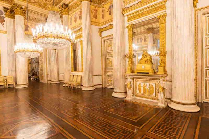 Aperitivo regale a 6€ in Palazzo Reale: ingresso gratis