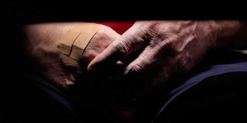 Mani Misteriose: Cosa Nascondono i Segni Sulle Mani di Trump?