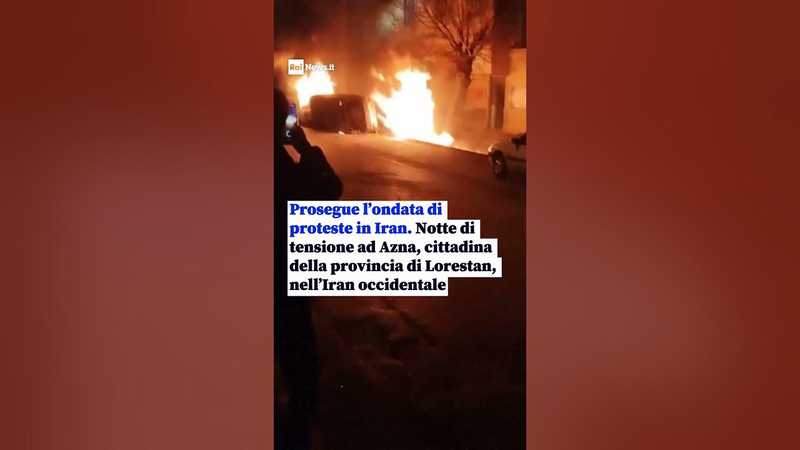 Iran in Fiamme: Auto Rovesciate ad Azna contro il Regime
