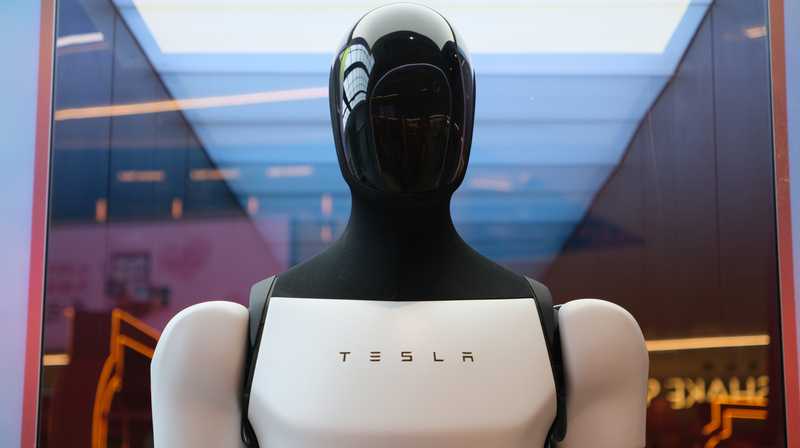 Optimus Crolla in Pubblico: Il Fallimento Tesla da Non Credere