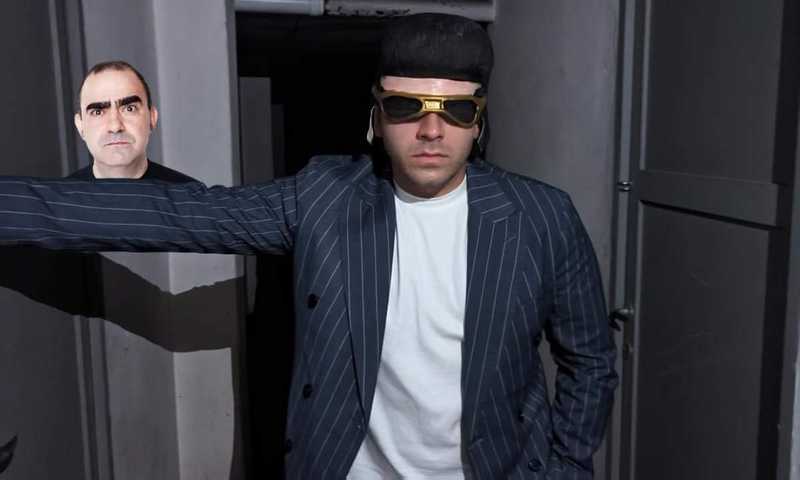 RISATE PROIBITE: L'EREDITÀ IRIVERENTE DI ELIO NEI NUOVI RE DEI SOCIAL