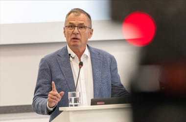 Shock: L'Ufficiale Antidroga Ungherese Rivela un Inquietante Sorpasso