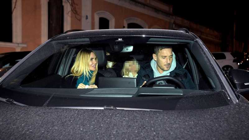 Villa all'Eur crolla: Ilary Blasi denuncia Totti in tribunale