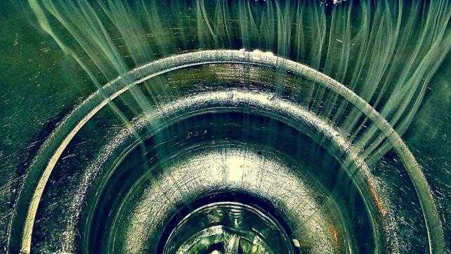 Latte Scaduto Nello Scarico? L'Errore Domestico Che Danneggia Tubi E Ambiente