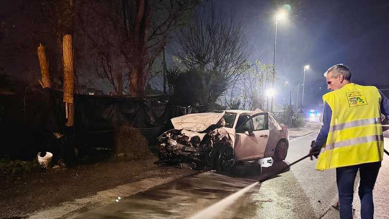 Tragedia sulla Laurentina: Scontro frontale micidiale, tre vite spazzate via