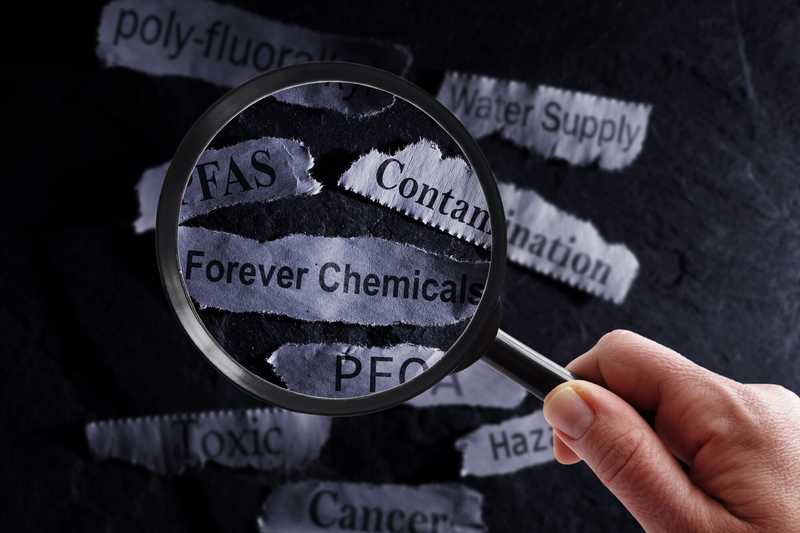 Allarme Globale: Le Sostanze Chimiche Nascoste che Inquinano la Nostra Vita