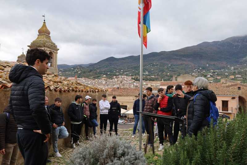 Sicilia: Arte Contemporanea Incontra l'Agricoltura