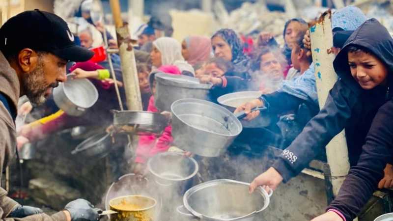 Orrore a Gaza: Bombe su Tende, Quattro Civili Uccisi