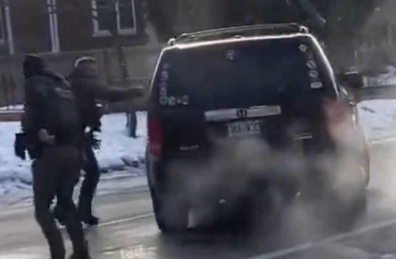 ICE spara e uccide donna a Minneapolis: Trump difende l'agente