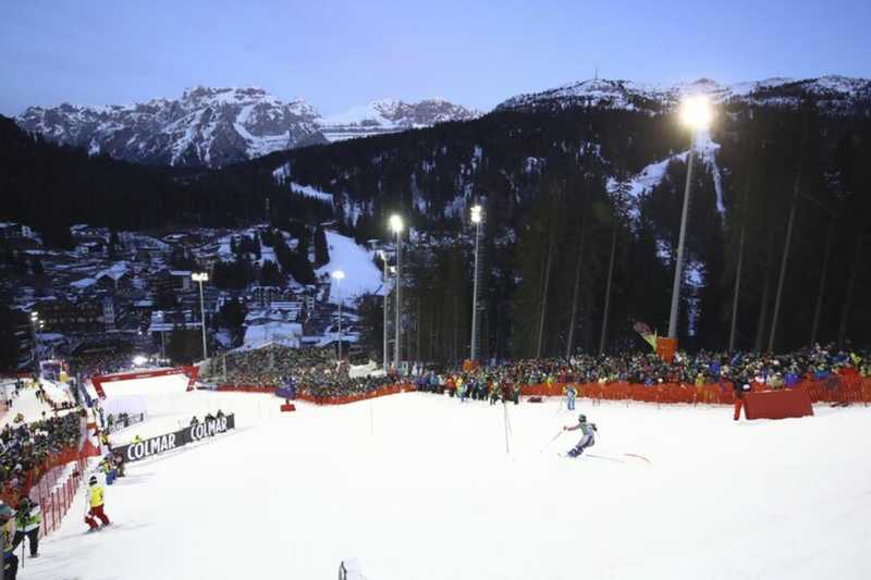 Notturna Magia: 3 Tre Illumina Madonna, Tomba Rivive