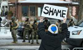 Minneapolis in rivolta dopo l’uccisione di Renee Good