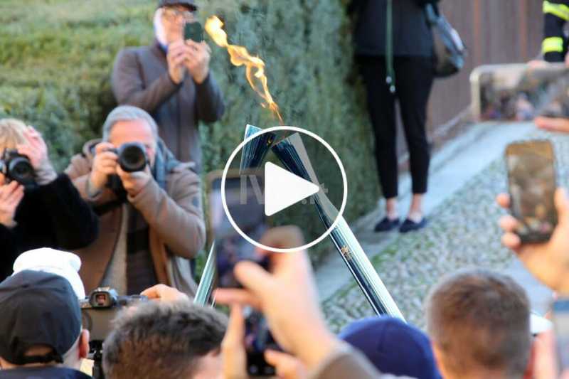 Fiamma Olimpica Accende Savona: Emozione e Storia nel Percorso