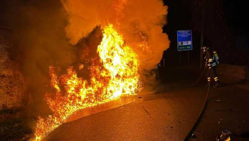 Schianto a Taceno: Auto in Fiamme, 23enne Scampa Miracolosamente