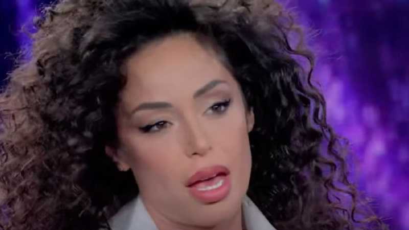 Shock Raffaella Fico: Parto Straziante, Cuore Batteva Ancora