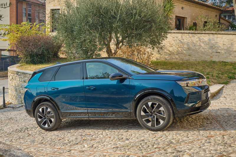 Opel Grandland: La Visione Futura Diventa Realtà su Strada