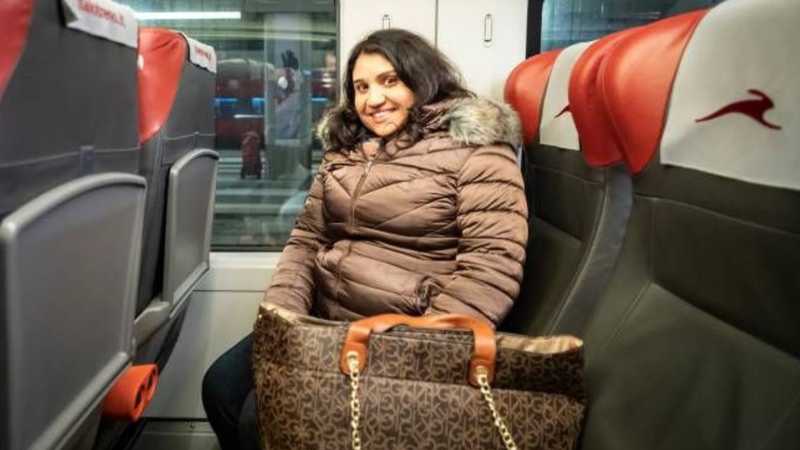 Giuseppina Giugliano: Una Bidella Arrestata per Stalking