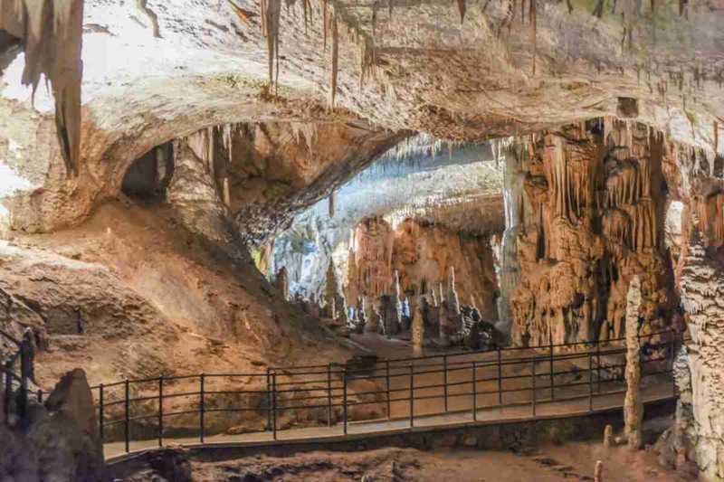 Sotto l’Europa c’è un altro mondo: dentro il labirinto sotterraneo delle Grotte di