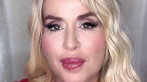 Valeria Marini a Sanremo 2026: Appello Diretto a Carlo Conti