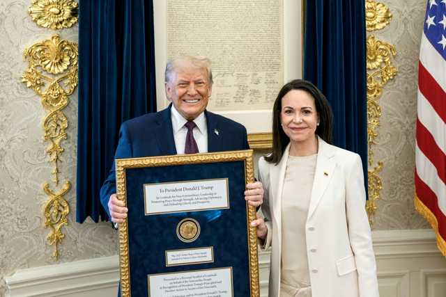 Machado dona a Trump la medaglia del Nobel per la Pace