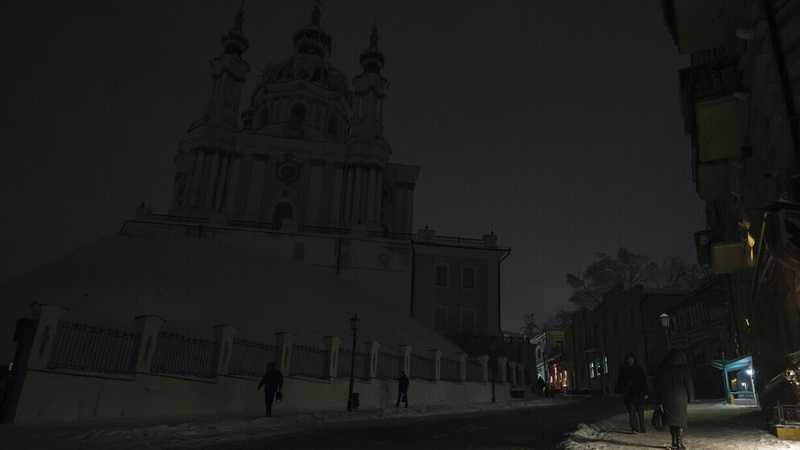 Kyiv: Gelosità e Buio contro la Resistenza Ucraina