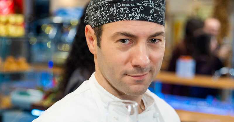 La serie "Un posto al sole": Crovi e Samuel, due punti di riferimento