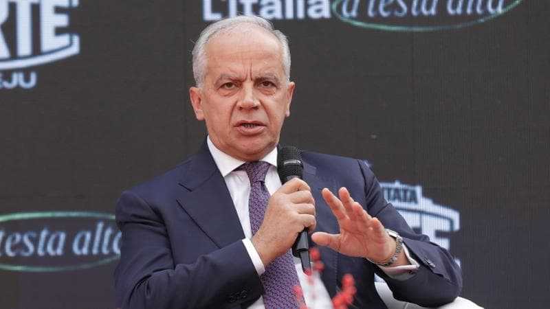 Migranti: Circolare Piantedosi, meno fogli di via, più Cpr