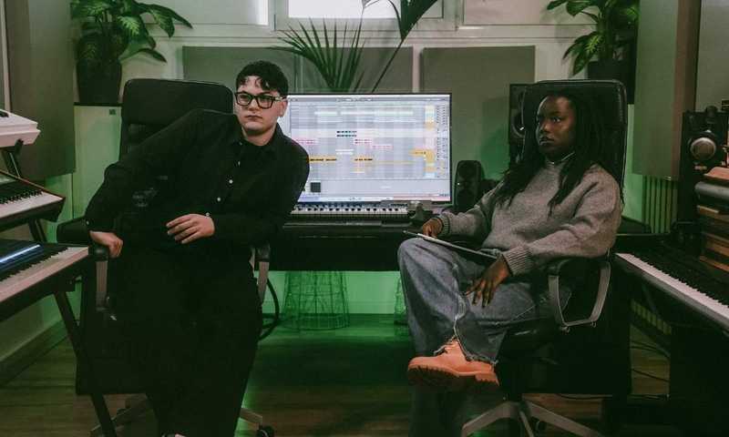 Petit e Mimì: dalla rivalità al duetto con 'Perdonami