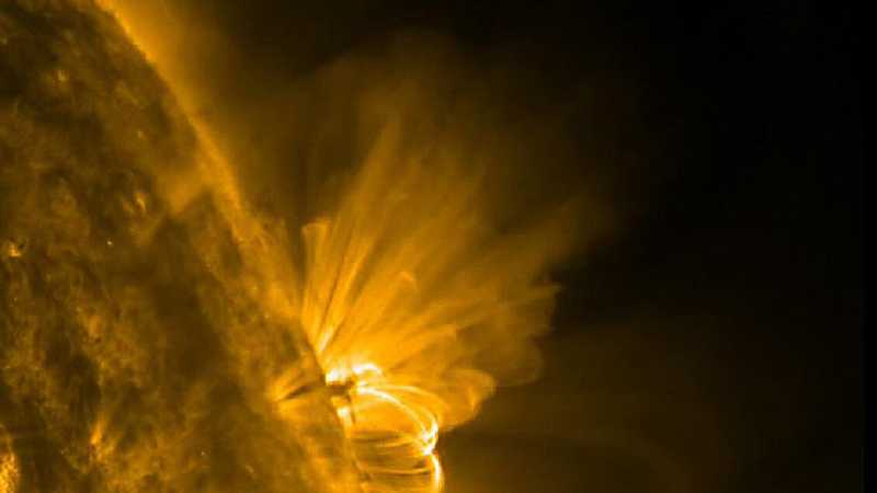 Tempesta solare: Interazioni con Terre e Impatti Tecnologici