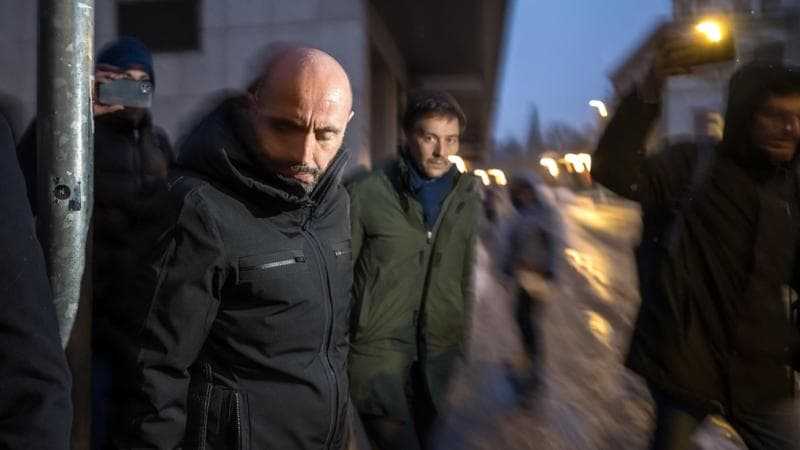 Moretti scarcerato: "Nessun pericolo di fuga", ma l'ira dei parenti delle vittime