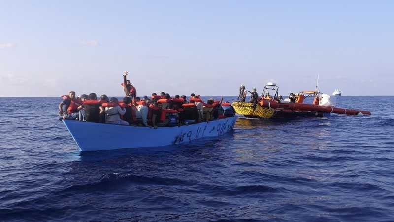 Due naufragi nel Mediterraneo: 50 migranti dispersi e un bambino di quattro anni morto