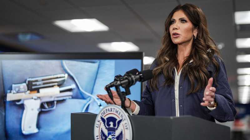 Minnesota consente armi cariche alle proteste nonostante critiche governo Trump