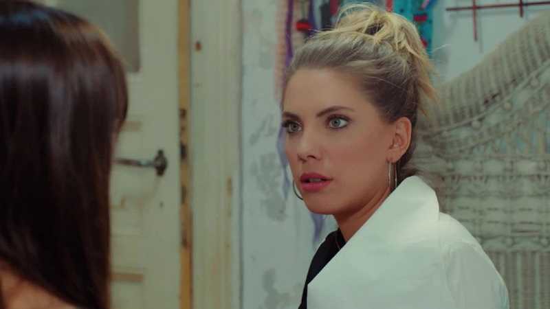 Yildiz cerca rifugio da Emir