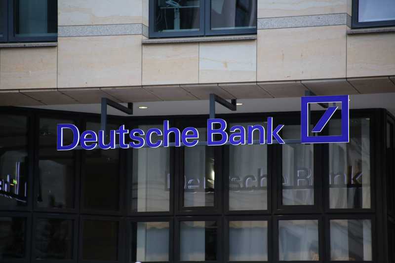 Deutsche Bank sotto indagine per riciclaggio: perquisizioni in corso