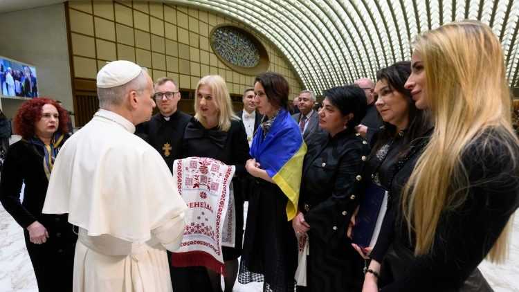 Papa Francesco accoglie l'appello per i bambini ucraini