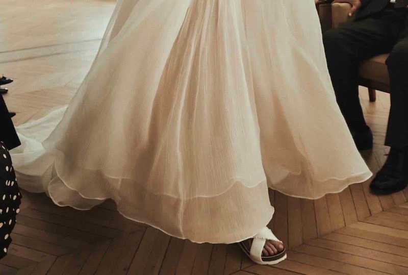 Birkenstock lancia i sandali da sposa: comfort contro tradizione
