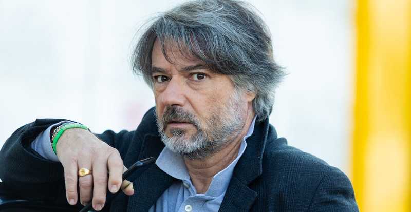 Un posto al sole: Michele sfida Ferri nello scontro radiofonico