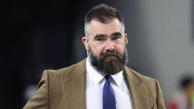 Falsa Notizia sul Fondo di Borse di Studio di Jason Kelce per Renee Good