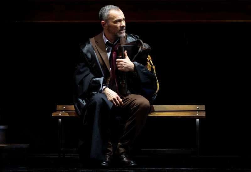 Massimiliano Gallo porta Malinconico al Teatro Manzoni