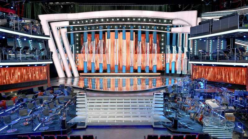 Sanremo 2026: Asimmetria e Magia per un Palco Rivoluzionario