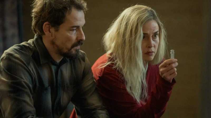 Unfamiliar: la serie che ci fa sentire a casa, ma non mai troppo