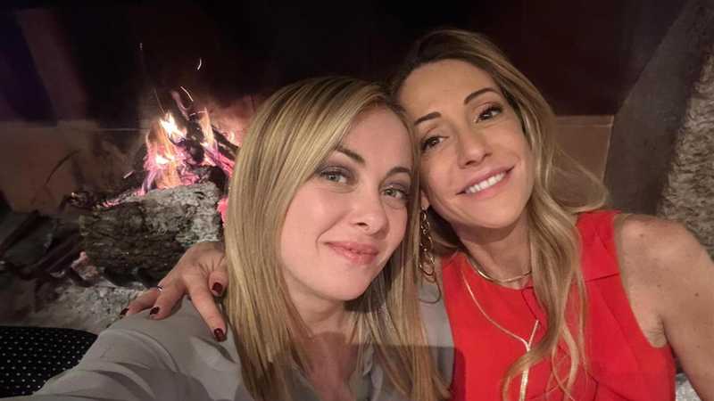 Chiagne e occupa: l'Italia amichevole di Meloni e il mito della laurea a Colle Oppio