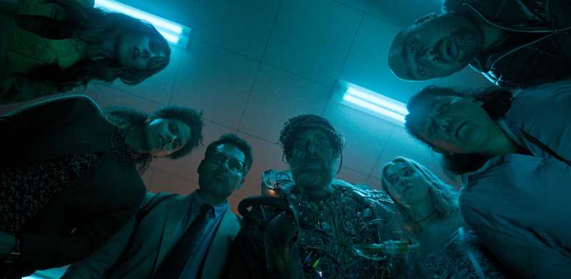 Il ritorno di Gore Verbinski tra satira e thriller