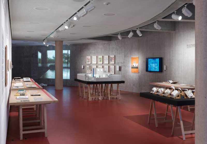 Mostre al Teatro Mendrisio: Fotografia, Satira e Architettura Interattiva