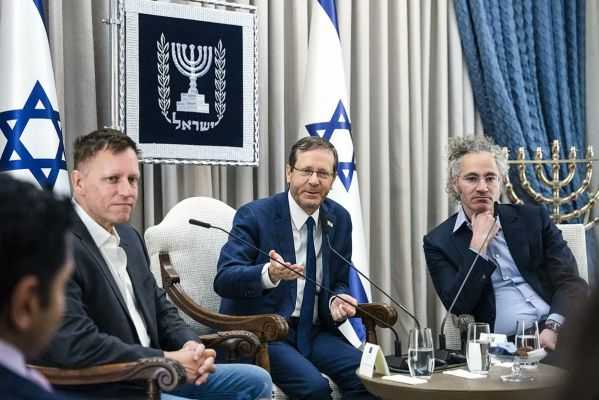 Attacco hacker a Palantir