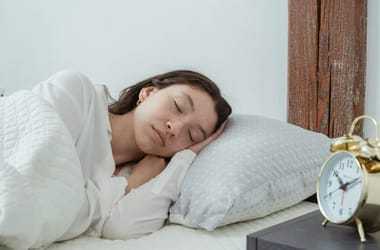 Rumore rosa e sonno: nuovo studio ne mette in dubbio i benefici