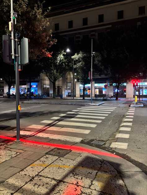 Sicurezza stradale: allarmi visivi a terra dai semafori