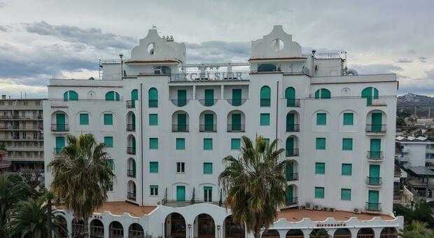 Grand Hotel Excelsior in vendita a San Benedetto